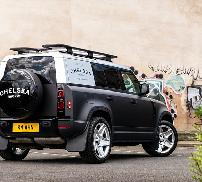 Фото дисков Kahn Mondial Retro RS на Land Rover Defender II