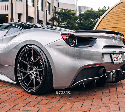 Фото дисков Strasse Wheels SM5RT Deep Concave Monoblock на Ferrari 488