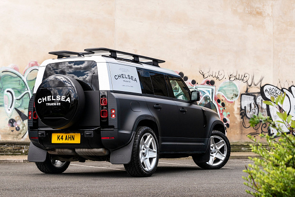 Фото дисков Kahn Mondial Retro RS Серебро на Land Rover Defender II
