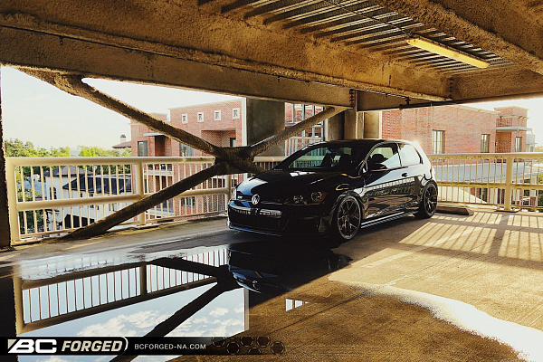 Фото дисков BC Forged RZ21 Глянцевая бронза на Volkswagen Golf VII