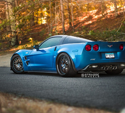 Фото дисков Strasse Wheels SV8 Signature на Chevrolet Corvette C6