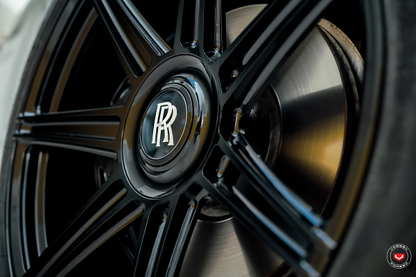 Фото дисков Vossen S17-11 Черный глянец на Rolls-Royce Cullinan