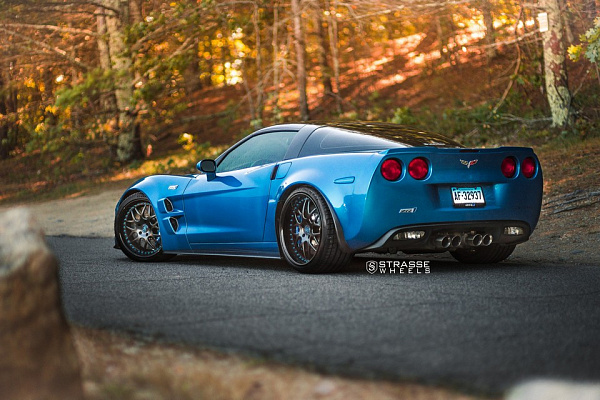 Фото дисков Strasse Wheels SV8 Signature Черный сатин на Chevrolet Corvette C6