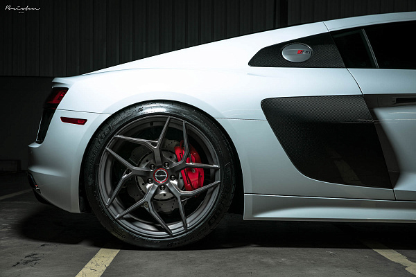 Фото дисков Brixton Forged PF5 Сатиновая темная бронза на Audi R8 (4S)