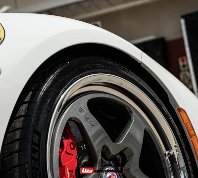 Фото дисков HRE 527 на Ferrari F8