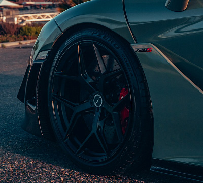 Фото дисков Brixton Forged PF7 на McLaren 720S