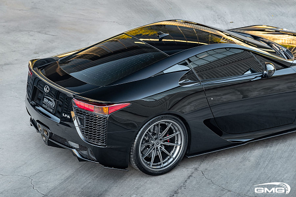 Фото дисков Brixton Forged R11-R Глянцевый графит на Lexus LFA