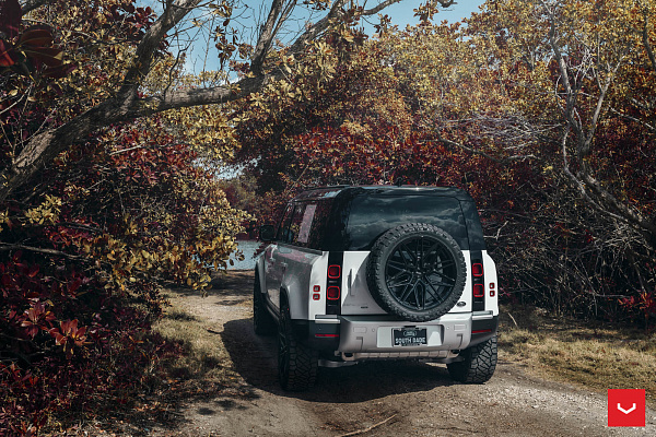 Фото дисков Vossen HF-7 Черный глянец на Land Rover Defender II