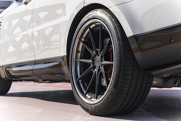 Фото дисков Strasse Wheels SV10 Deep Concave FS Черный сатин на Range Rover Sport II