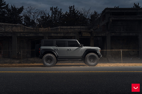Фото дисков Vossen HFX-1 (6-Lug) Черный сатин на Ford Bronco