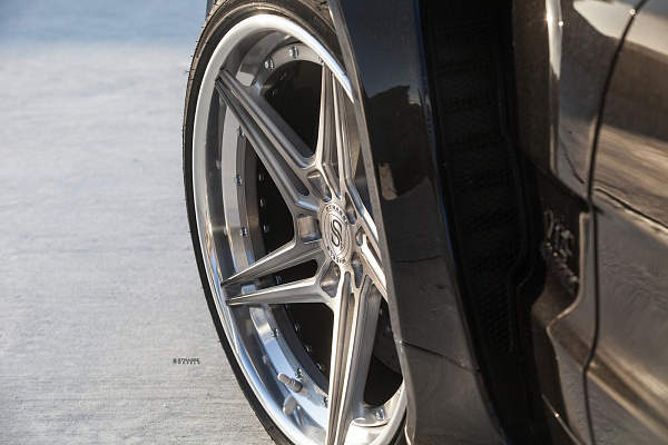 Фото дисков Strasse Wheels SV2T Deep Concave FS Сатиновый темный лак на Mercedes-Benz SL (R231)