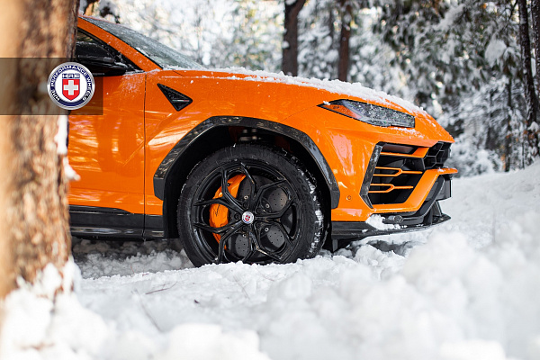 Фото дисков HRE P111SC Черный глянец на Lamborghini Urus