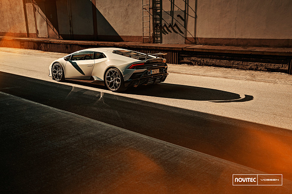 Фото дисков NOVITEC NL4 Сатиновый темный лак на Lamborghini Huracan