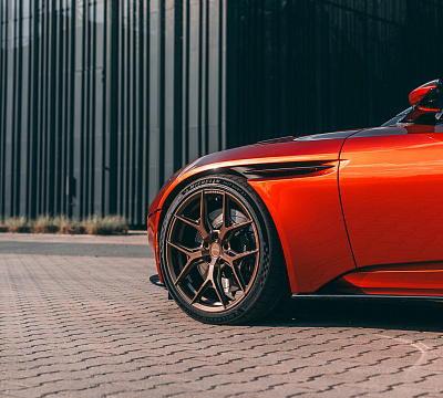 Фото дисков Vossen HF-5 на Aston Martin DB11