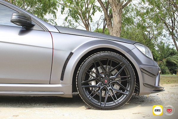 Фото дисков Vossen EVO-5 Черный глянец на Mercedes-Benz C-Class (W204)