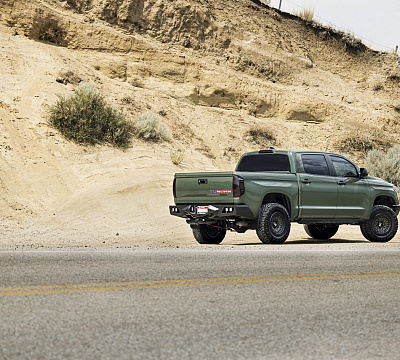 Фото дисков Black Rhino BARRICADE на Toyota Tundra II