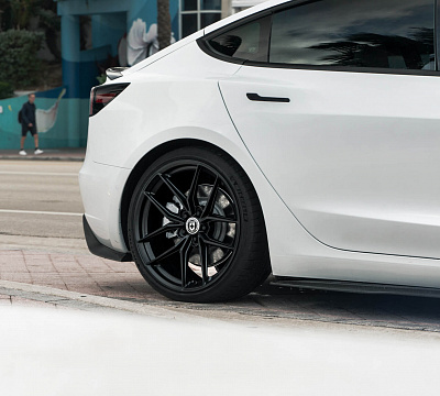 Фото дисков HRE FF21 на Tesla Model 3