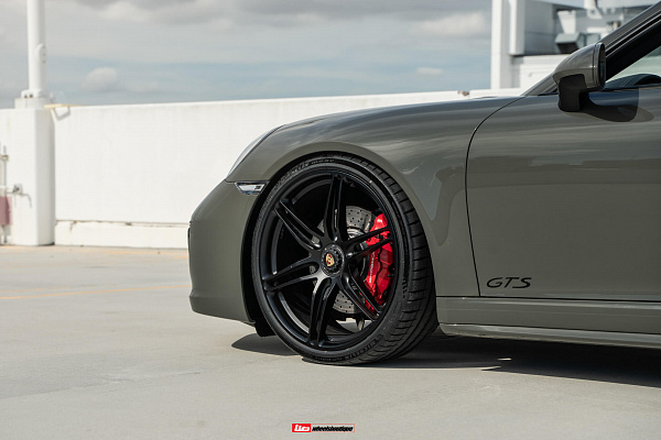 Фото дисков HRE P106 Черный сатин на Porsche 911 VII