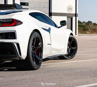 Фото дисков Anrky XR-105 на Chevrolet Corvette C8