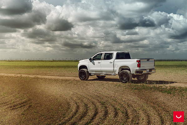 Фото дисков Vossen HF6-5 Черный глянец на Chevrolet Silverado IV