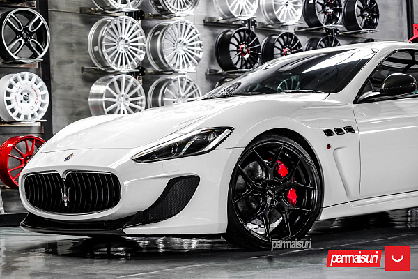 Фото дисков Vossen HF-5 Черный глянец на Maserati GranTurismo I