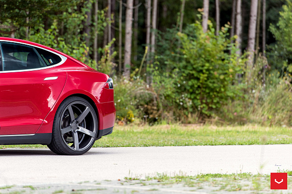 Фото дисков Vossen CV3 Глянцевый графит на Tesla Model S
