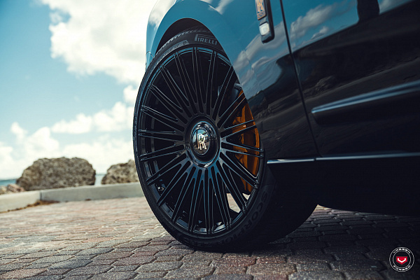 Фото дисков Vossen S17-14 Черный глянец на Rolls-Royce Cullinan