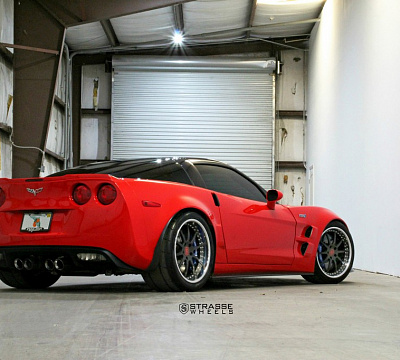 Фото дисков Strasse Wheels R10 Signature на Chevrolet Corvette C6