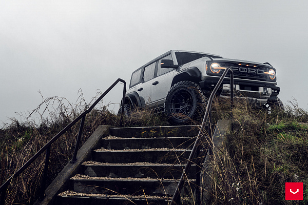 Фото дисков Vossen HFX-1 (6-Lug) Черный глянец на Ford Bronco
