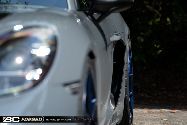 Фото дисков BC Forged ACL51 Синий сатин на Porsche Cayman II