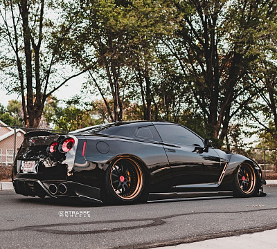Фото дисков Strasse Wheels R10 Performance на Nissan GT-R