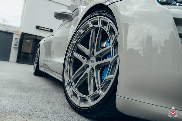 Фото дисков Vossen LC3-03T Глянцевый графит на Porsche Taycan I