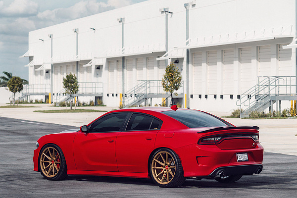 Фото дисков Vossen HF-3 Глянцевое золото на Dodge Charger VII