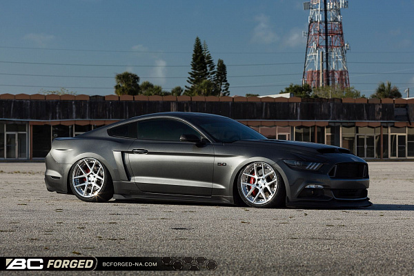 Фото дисков BC Forged HCS02 Глянцевый лак на Ford Mustang VI