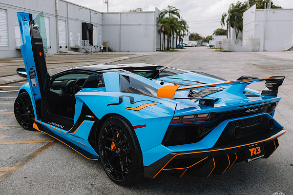 Фото дисков Vossen LC3-01 Черный глянец на Lamborghini Aventador
