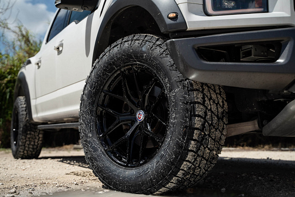 Фото дисков HRE P161 Черный глянец на Ford F-150 XIII