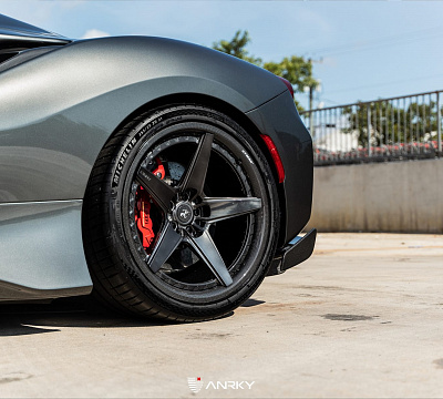 Фото дисков Anrky RS5.3 на Ferrari 812