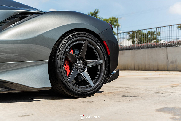 Фото дисков Anrky RS5.3 Глянцевый темный лак на Ferrari 812