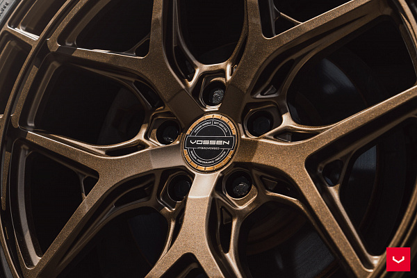 Фото дисков Vossen HFX-1 (5-Lug) Сатиновая бронза на Dodge Challenger III