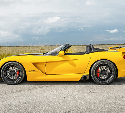 Фото дисков Strasse Wheels SV2-6 Deep Concave FS на Dodge Viper