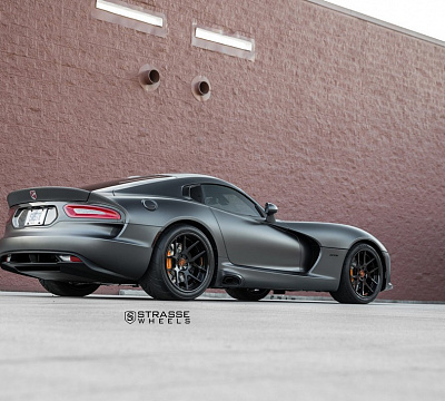 Фото дисков Strasse Wheels SM5 Deep Concave на Dodge Viper
