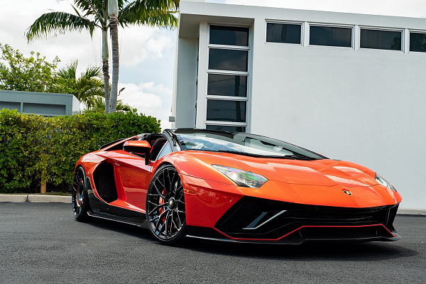 Фото дисков Anrky AN20 Черный глянец на Lamborghini Aventador