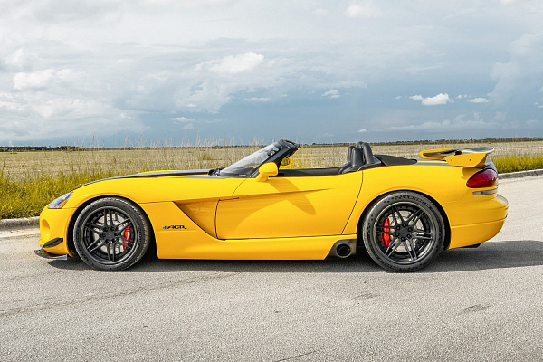 Фото дисков Strasse Wheels SV2-6 Deep Concave FS Черный матовый на Dodge Viper