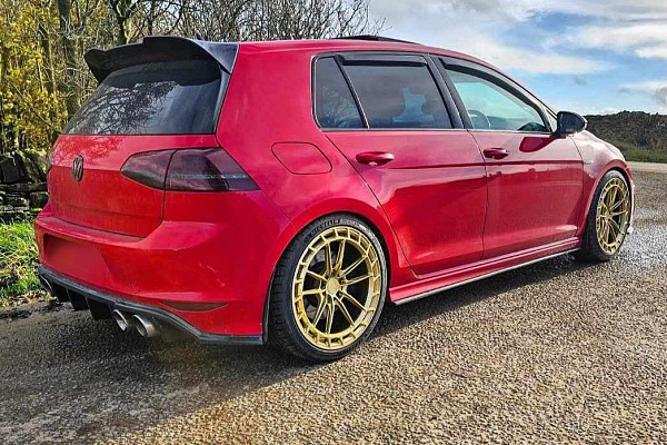 Фото дисков Bola FP3 Глянцевое золото на Volkswagen Golf VII