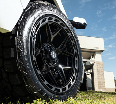 Фото дисков 4PLAY 4P55 на Toyota Tundra III