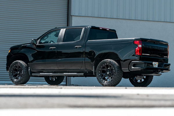 Фото дисков 4PLAY 4P55 Черный глянец на Chevrolet Silverado IV
