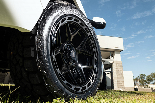 Фото дисков 4PLAY 4P55 Черный глянец на Toyota Tundra III