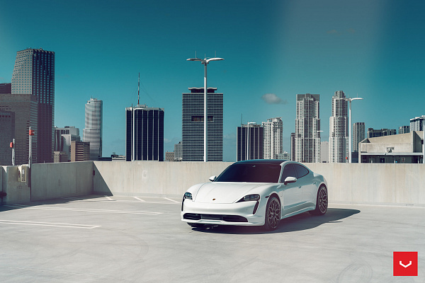 Фото дисков Vossen HF-2 Черный глянец на Porsche Taycan I