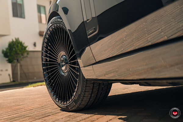 Фото дисков Vossen S17-16 Черный глянец на Range Rover V