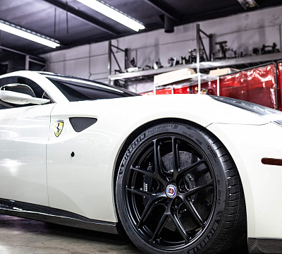 Фото дисков HRE R101 Lightweight на Ferrari FF